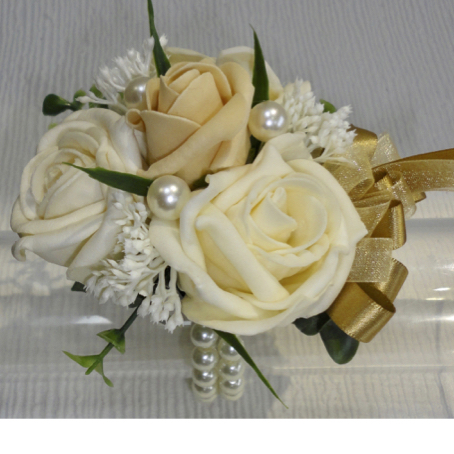 Golden anniversary corsage, A traditonal shape golden corsa…